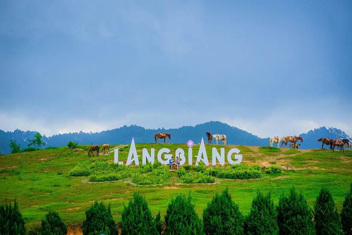 Vẻ đẹp núi Lang Biang thơ mộng và nguyên sơ của Lâm Đông 